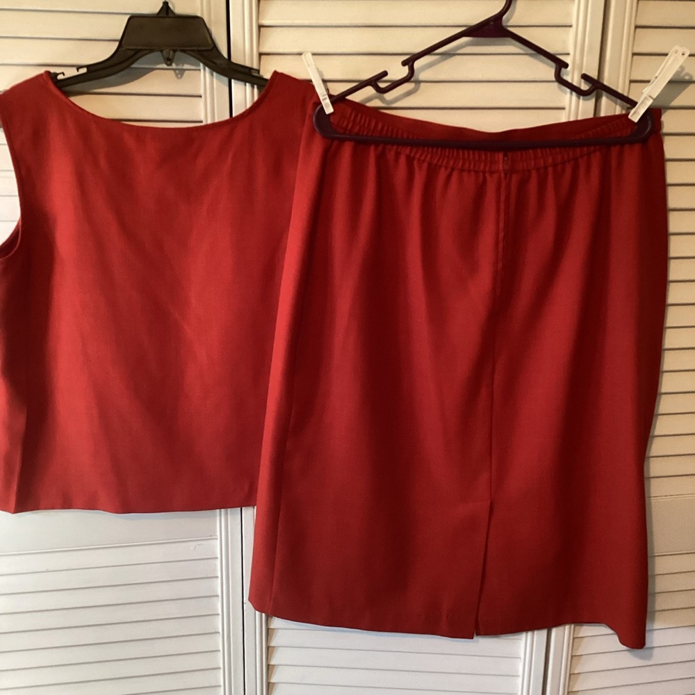 K Studio Collection ladies red pencil midi skirt with red sleeveless top, - Picture 4 of 9